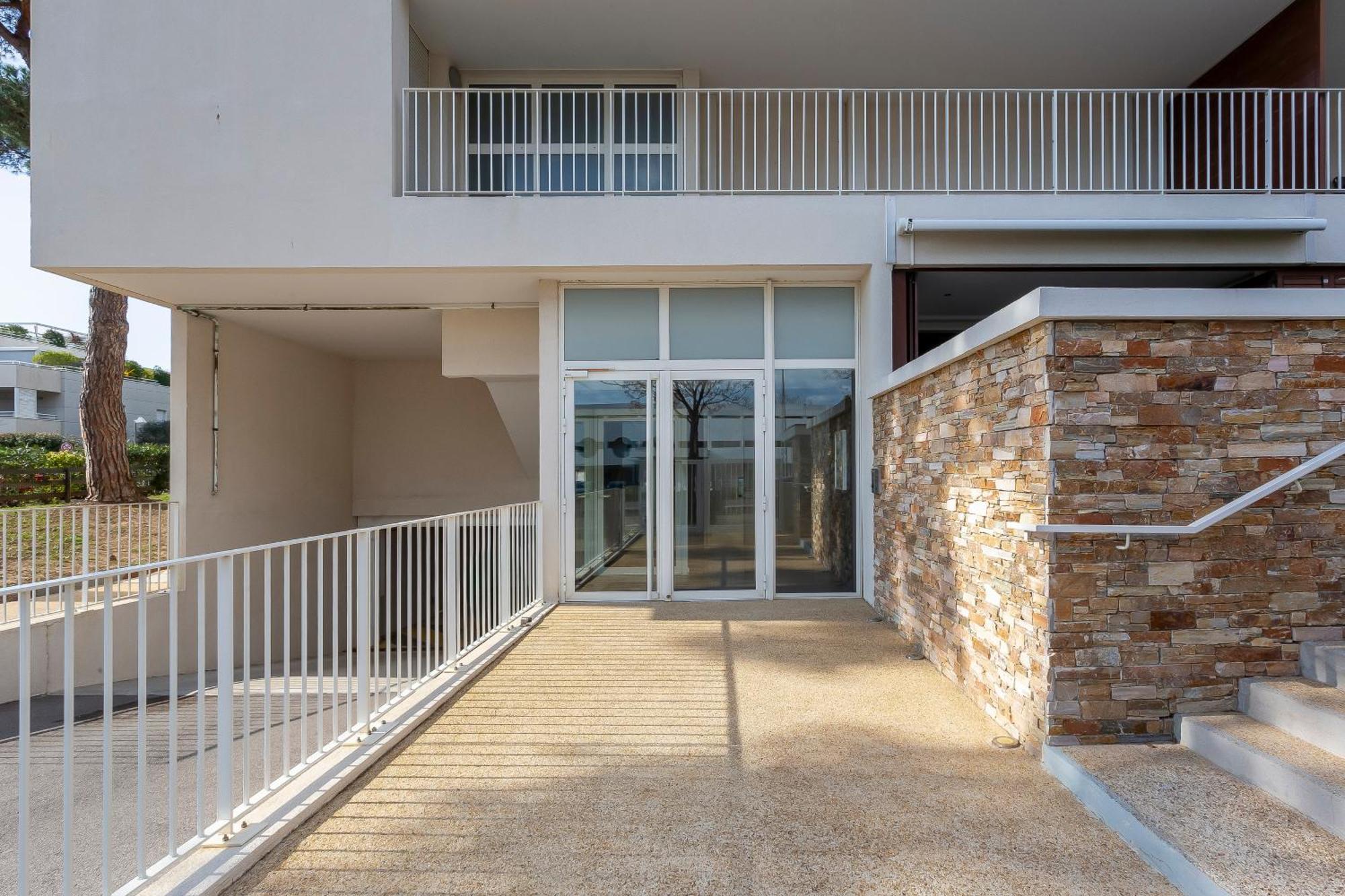 Chez Martin - Spacieux Appartement Climatise Proche De La Plage Ла Гранде-Моте Екстериор снимка